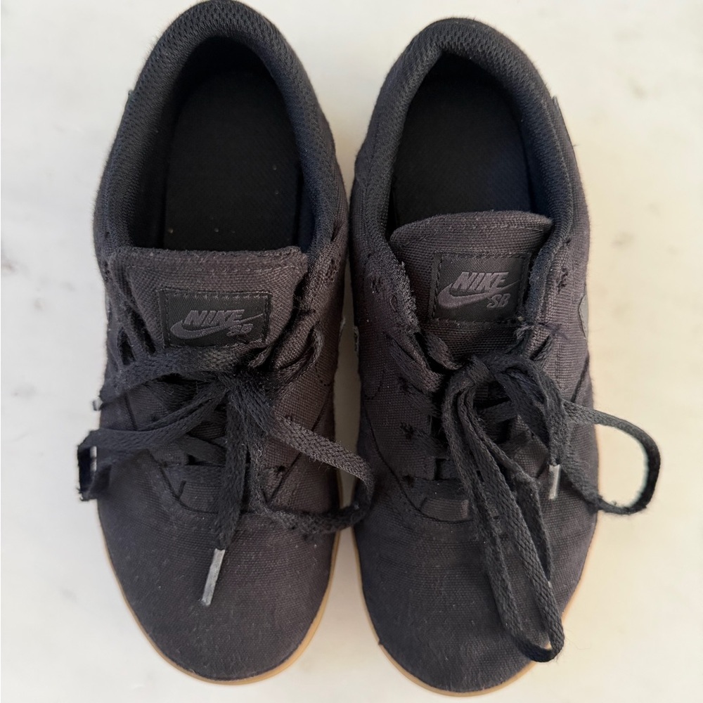Nike Black Canvas Sneakers - Size 2 (Big Kids)